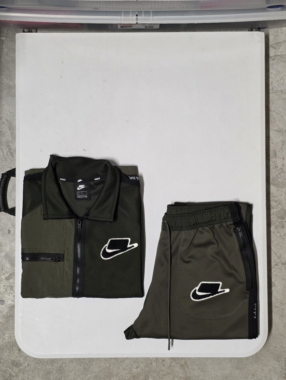 NIKE NSW TRACKSUIT SET SZ LARGE - GREEN - LONG SLEEVE